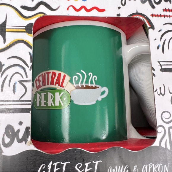 FRIENDS Central Perk TV Series Apron & Green Mug Set NIB - Picture 5 of 10